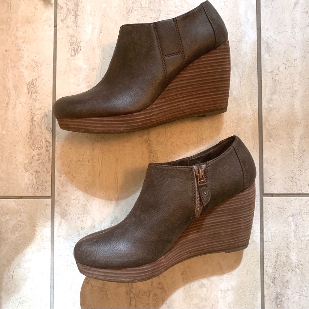 Dr. Scholl’s Wedge Booties